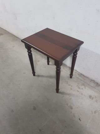 Mesita de noche de madera