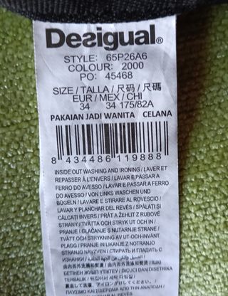 Pantalón corto Desigual negro con cinturón
