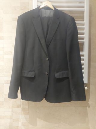 Traje de hombre negro