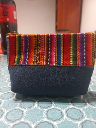 Cartera pequeña de tela con diseño étnico de Perú