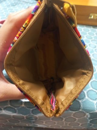 Cartera pequeña de tela con diseño étnico de Perú