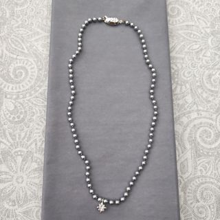 Collar de perlas de madreperla