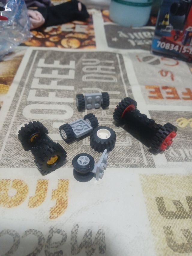 Lego Ruedas y Piezas Varias