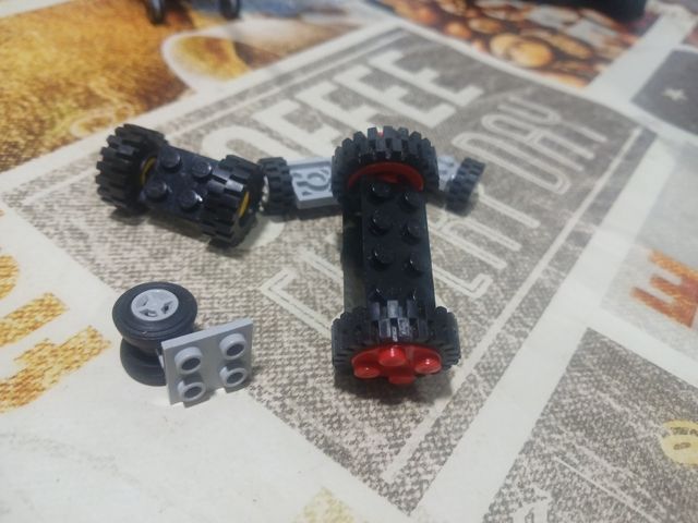 Lego Ruedas y Piezas Varias