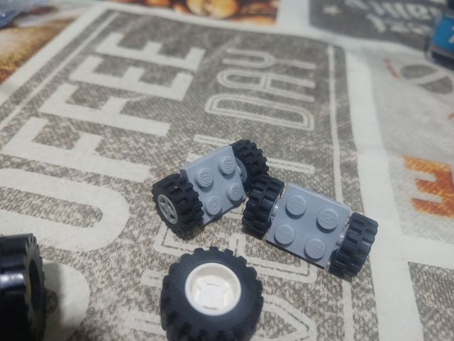 Lego Ruedas y Piezas Varias
