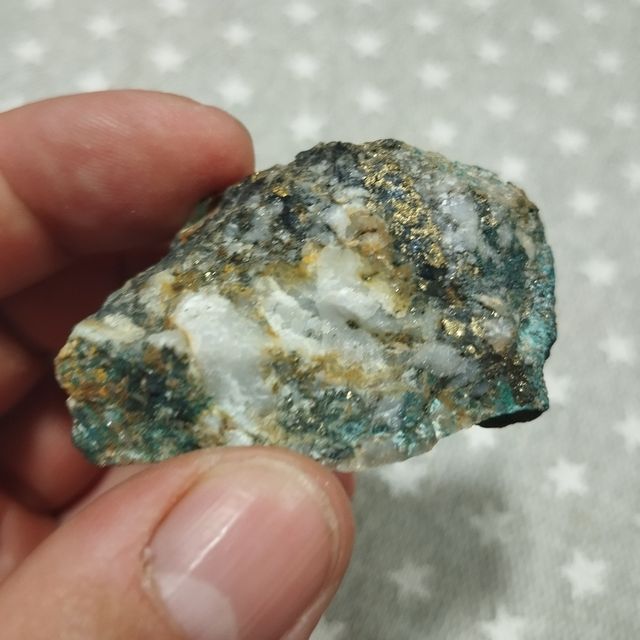 Malachite con calcopirite su quarzo