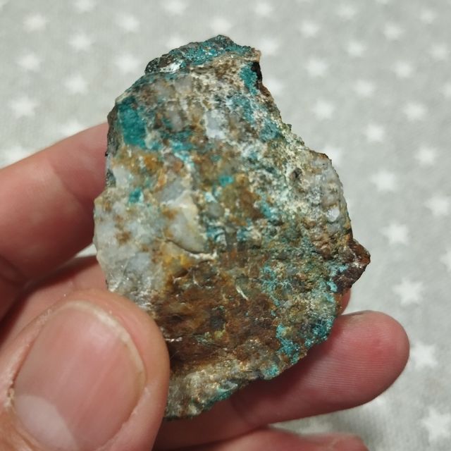 Malachite con calcopirite su quarzo