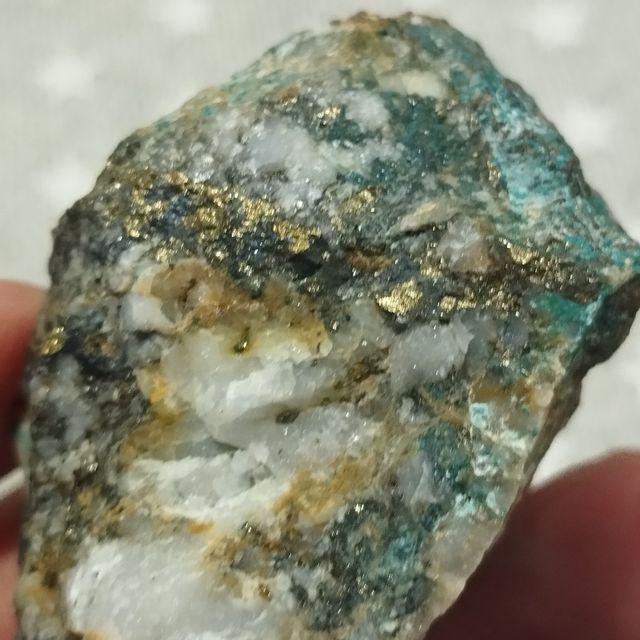 Malachite con calcopirite su quarzo