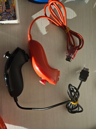 Nunchuk rojo y Negro para Wii