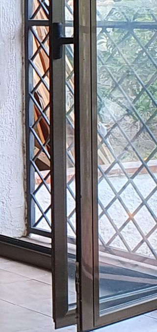 Puerta balconera de aluminio 288x 212
