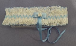 Liga de Novia Blanca y azules. Precio 1'5 cada una