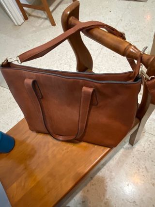 Bolso de mano de cuero marrón