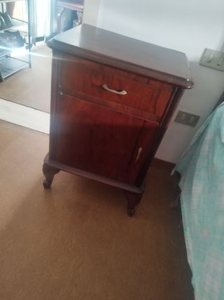 Comodini totale due in legno marrone