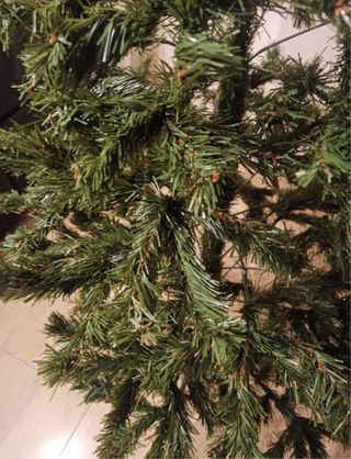 Árbol de Navidad con adornos incluidos