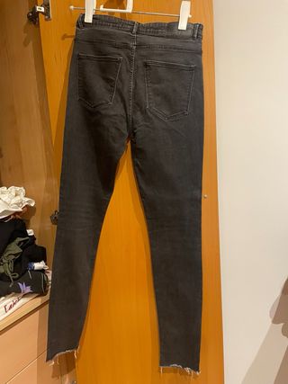 Pantalón pitillo negro Zara