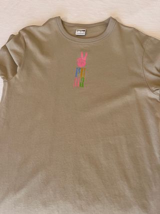 Camiseta Puma Beige con Diseño Peace