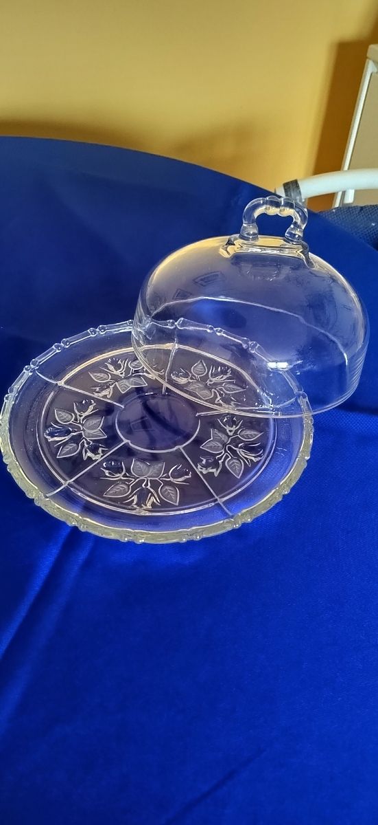 Elegante quesera de cristal tallado