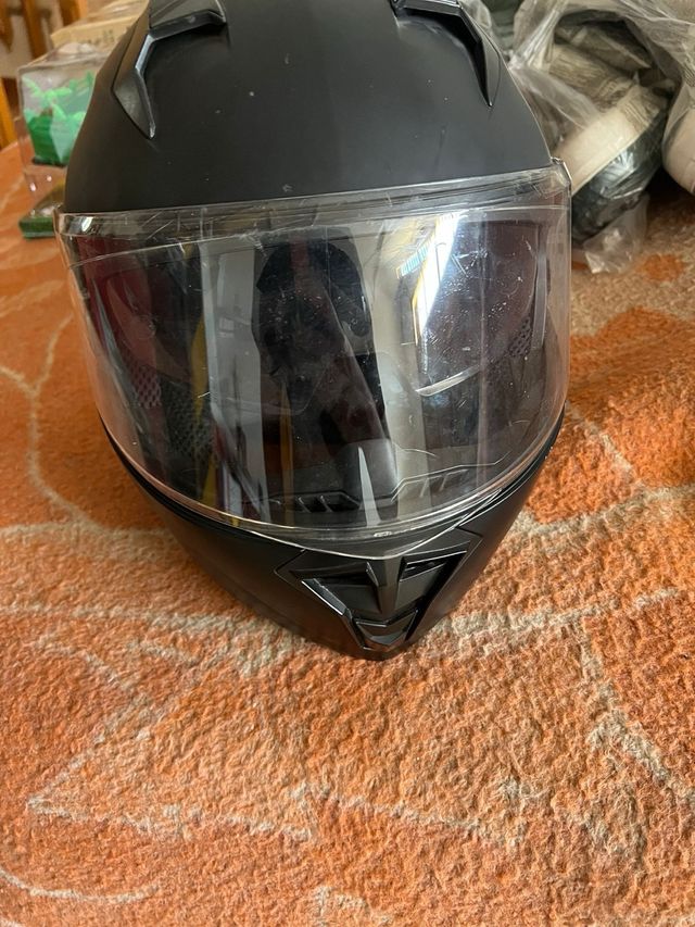 Casco de moto negro
