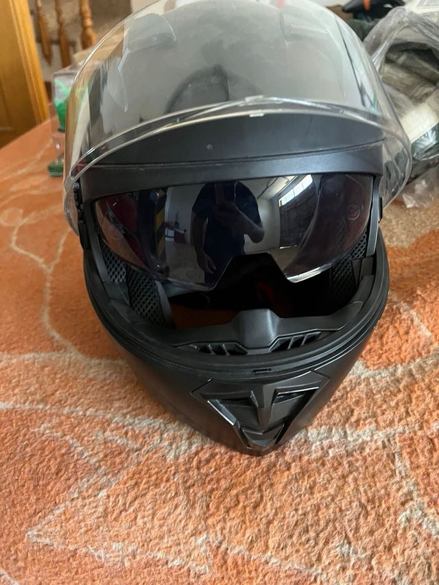 Casco de moto negro