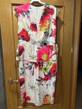 Vestido de fiesta floral de Marta en Brasil