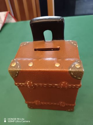 Salvadanaio valigetta marrone ceramica