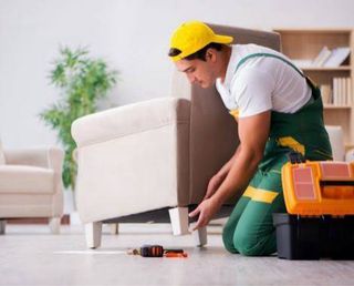 SE PRECISA TAPICERO CON EXPERIENCIA