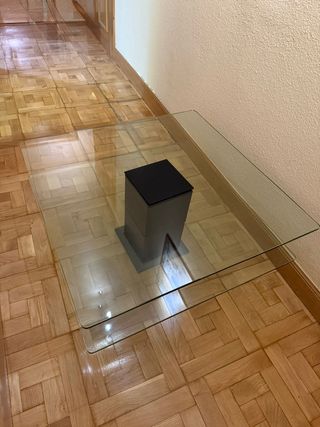 Mesa de centro de cristal y metal