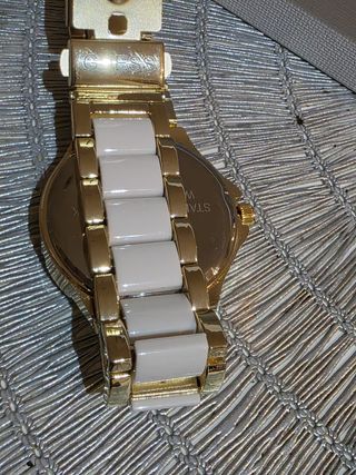 Reloj Guess Dorado y Blanco con Cristales