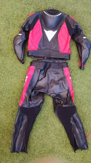 Mono Dainese cuero rojo y negro talla 52