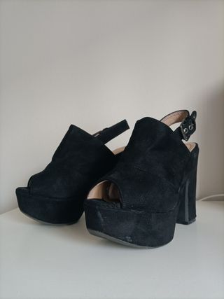 Zapatos de tacón negros de plataforma