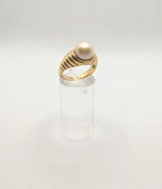 Anillo de oro de 18k con Perla, 6.33 g, T-17.