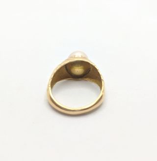Anillo de oro de 18k con Perla, 6.33 g, T-17.