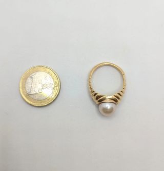 Anillo de oro de 18k con Perla, 6.33 g, T-17.