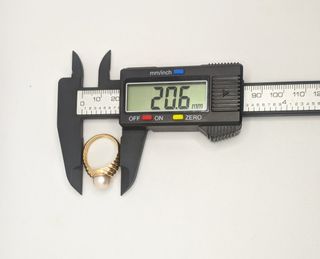 Anillo de oro de 18k con Perla, 6.33 g, T-17.