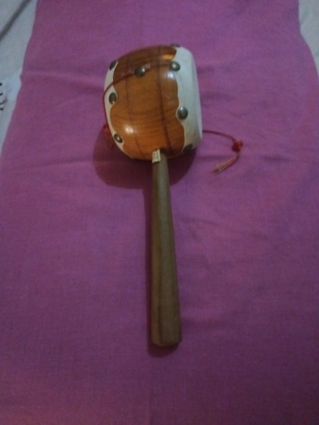 Tambor de mano de madera