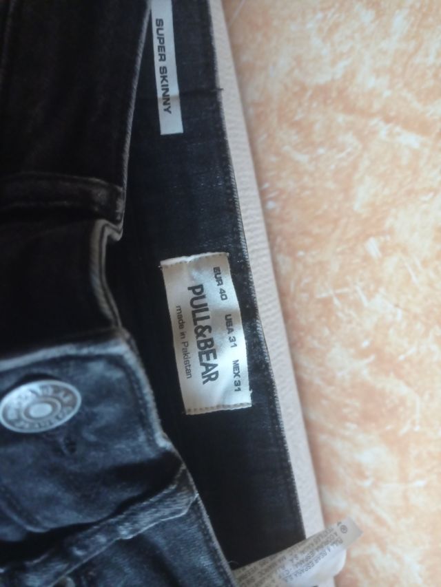 Pantalón vaquero negro Pull and Bear Talla 40