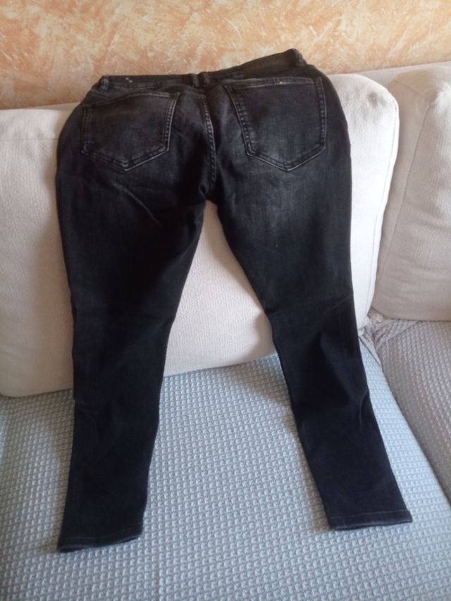 Pantalón vaquero negro Pull and Bear Talla 40