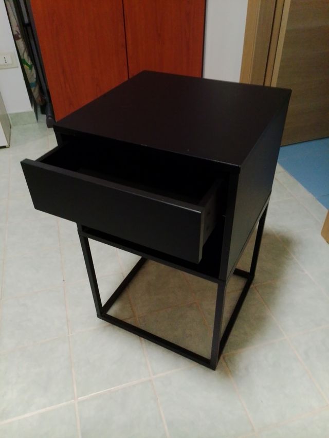 Comodino IKEA Vikhammer Nero