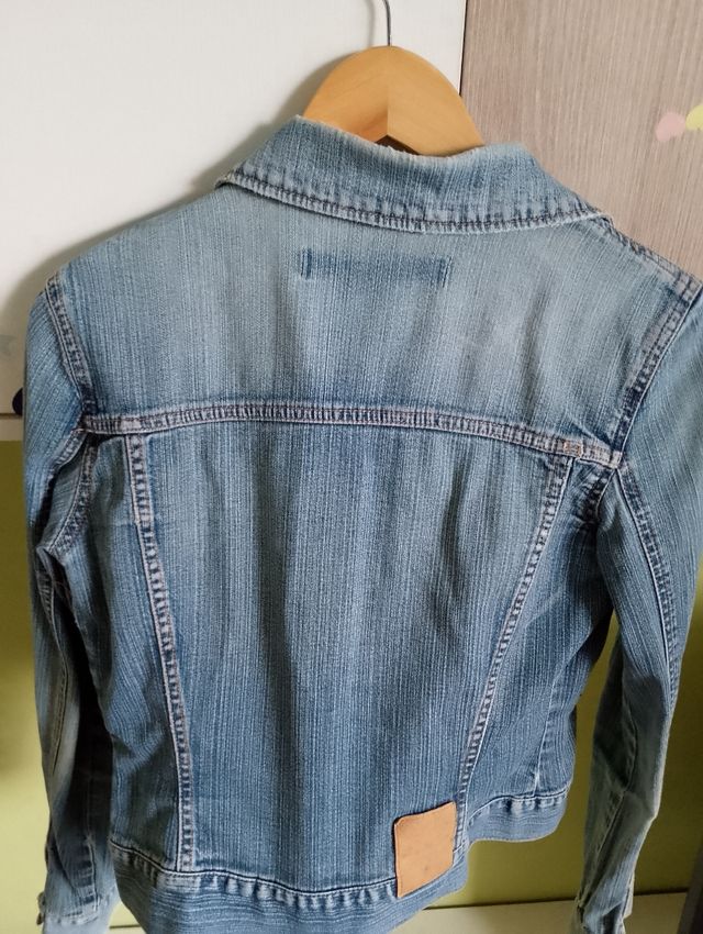 Chaqueta vaquera Only chica Talla XS ojales rosas