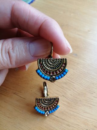 Pendientes dorados étnicos Natura