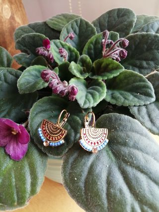 Pendientes dorados étnicos Natura
