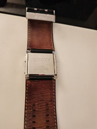 Reloj Roxy Digital Unisex Marrón y Plateado