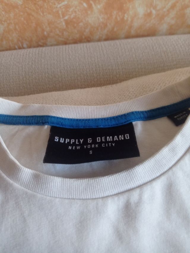 Camiseta Supply & Demand blanca chico