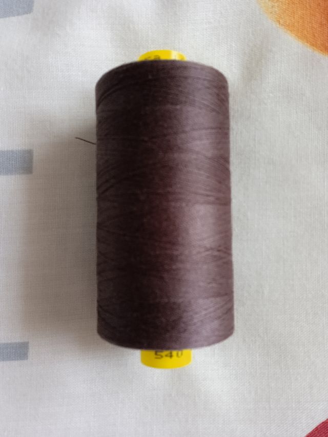 Lote 6 Hilos Gütermann 1000m ,varios colores.