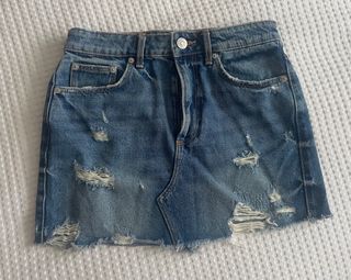 Minifalda vaquera desgastada