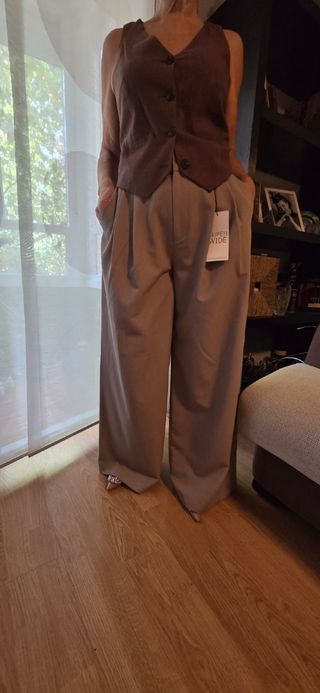 Pantalón ancho beige Stradivarius
