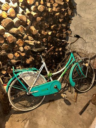 Bicicleta antigua color turquesa
