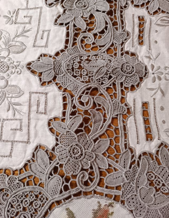 Mantelería Antigua Hilo y Burano impresionante