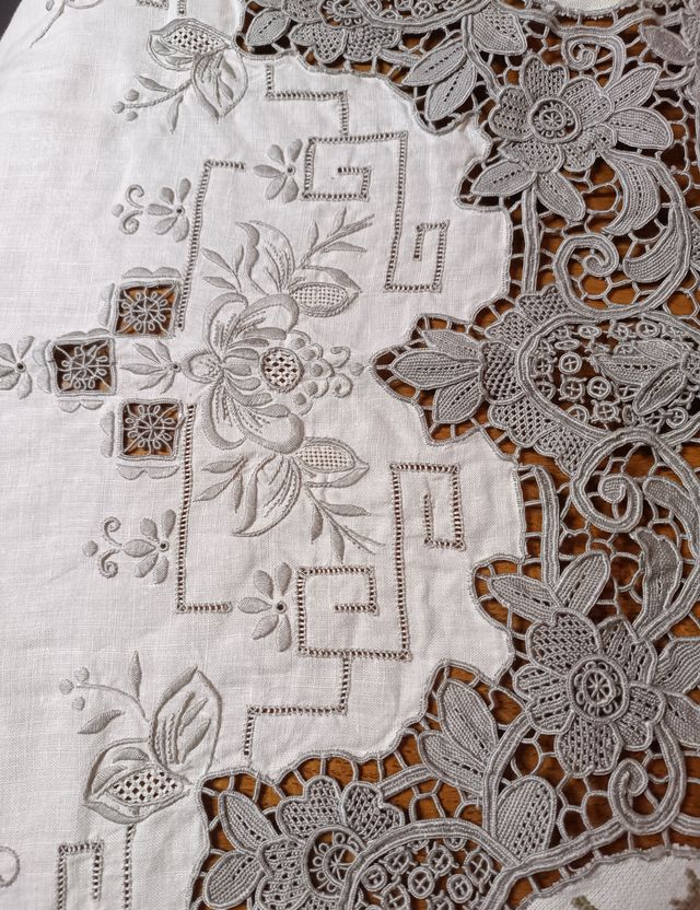 Mantelería Antigua Hilo y Burano impresionante