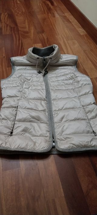 Chaleco plumífero gris plata